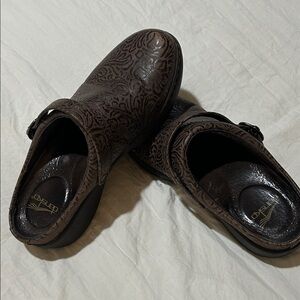 Brown Embossed Leather Women’s Shoes